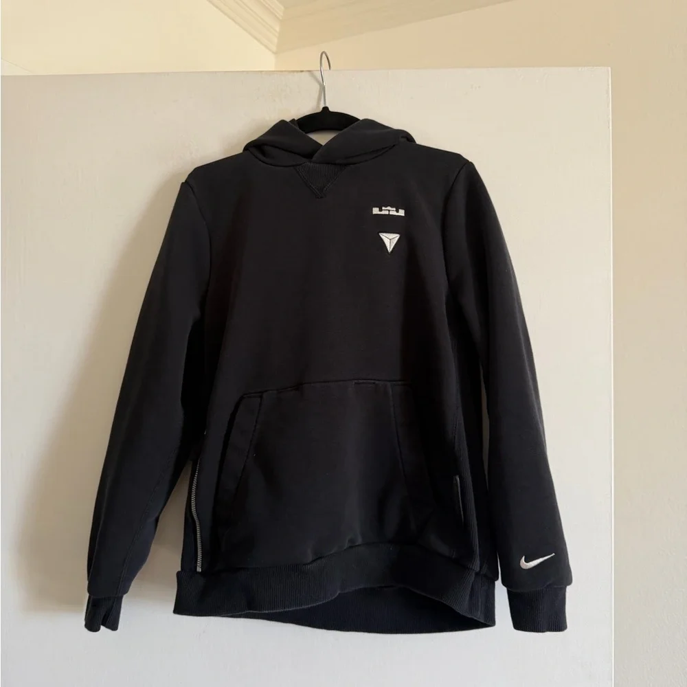 Nike LeBron James ‘King’ Kids Black Po Hoodie Sweater size Medium EUC - Picture 11 of 16